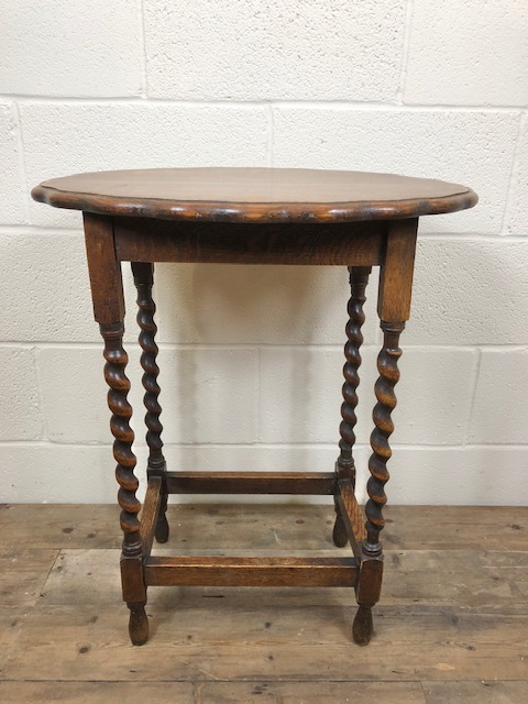 Antique Oak Barley Twist Side Table - M-594b / LA193206 .