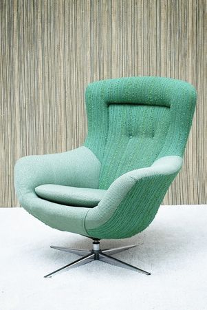 CHAIRS IDEAS | vintage swivel chair , perfect form modern decor .
