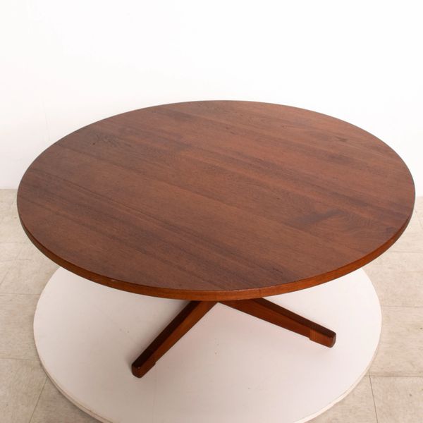 Mid Century Danish Modern Round Coffee Table Solid Teak Wood, Rar .