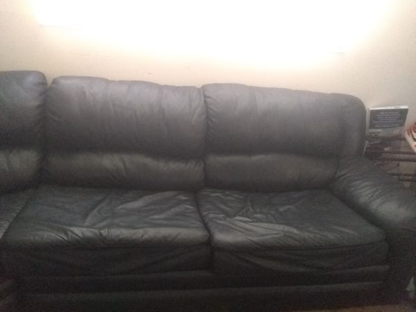 Navy blue leather sectional couch with pull out for Sale in Salt .
