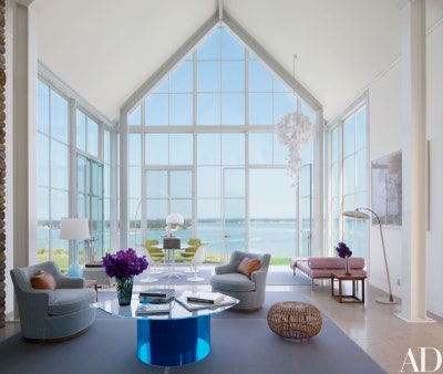 Knoll CEO Andrew Cogan's Light-Filled Shelter Island Beach House .