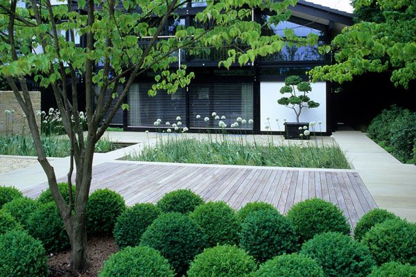 divinely simple elegant contemporary garden design - Andrew Lawson .