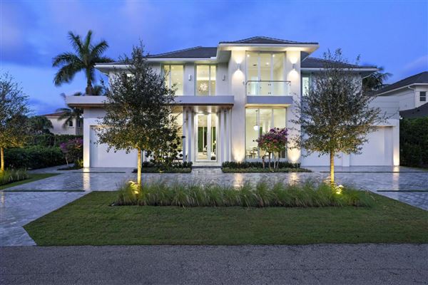 NEW COASTAL CONTEMPORARY MASTERPIECE | Florida Luxury Homes .