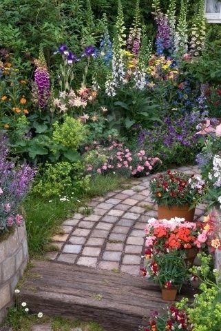 Garden Cottage Archives - Garden Zine in 2020 | Beautiful gardens .