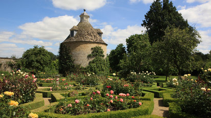 An English Garden Education: 5 to Visit Outside London | Departur