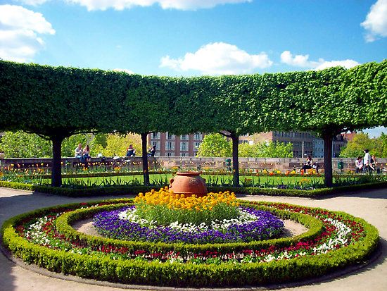 round symmetrical floral designs 1-13-14 | Small garden landscape .