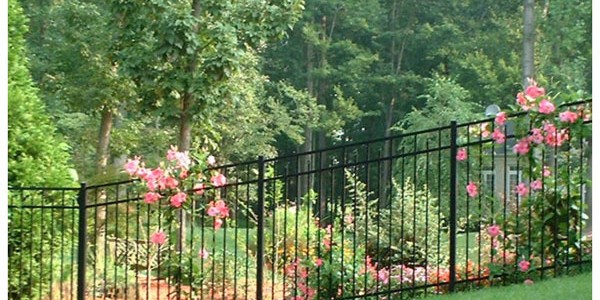 4 Reasons Aluminum Fences Make The Best Garden Fenc