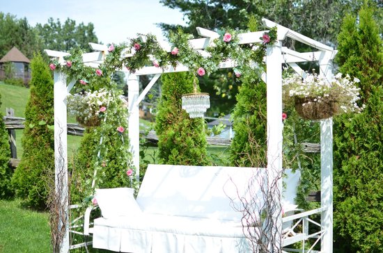 Another beautiful garden swing... - Picture of Stillwater on the .
