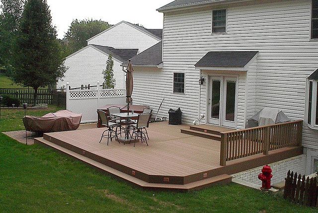Ground level composite deck | Patio deck designs, Patio, Decks .