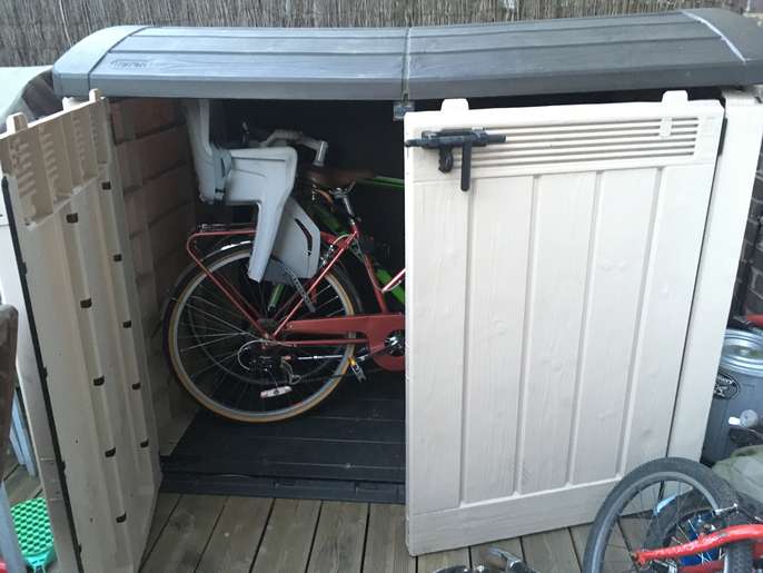 FreelyWheely: Bike shed - plastic, Ket