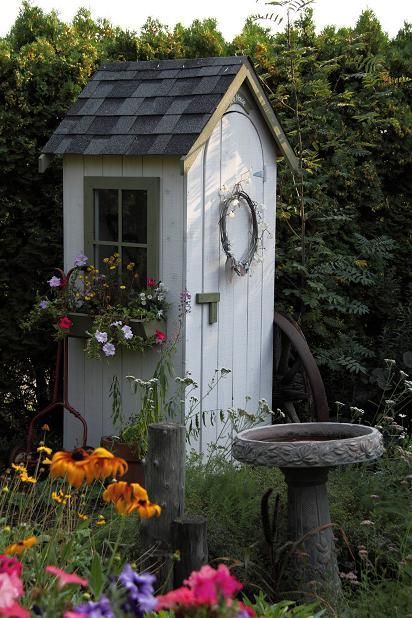 Tiny garden shed. DIY gardening projects for small spaces, small .