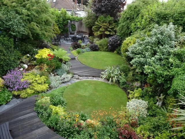 Pin by sarah c on Garden | Small gardens, Circular garden design .