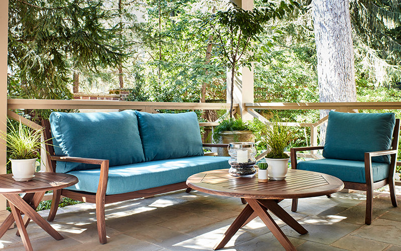 Patio Furniture for Small Spaces: 8 Simple Tips to Try | Stauffe