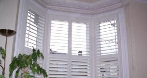 White wooden Venetian blinds | White wooden blinds, Living room .