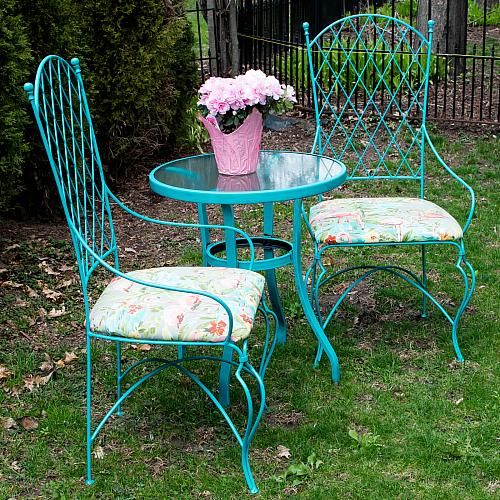 Vintage Wrought Iron Table and Chairs Update -- Upcycle a lovely .