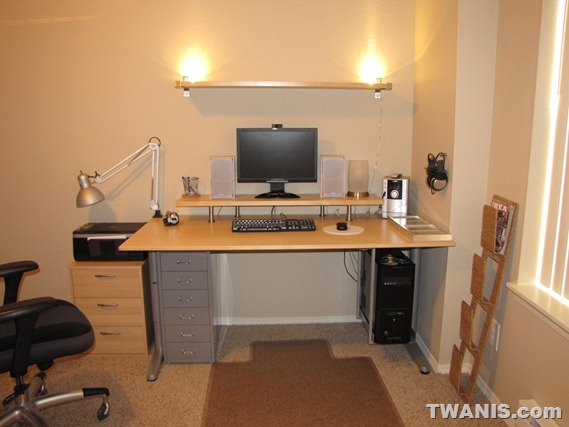 TWANIS: The Best Computer Desk Setup from IK