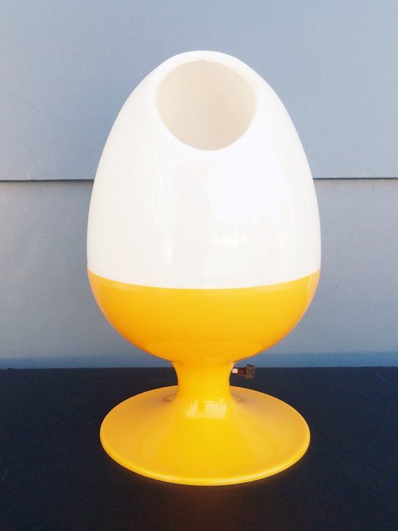 Vintage 1971 Space Age Plastic Table Lamp, Tulip Base Egg Lamp .