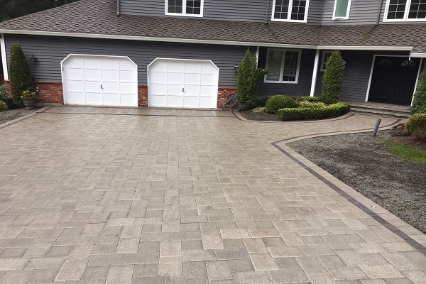 Driveway done in Grey Pavers with Charcoal Border – Expert Paver .