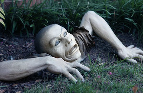 Zombie Garden Ornament: The Zombies Are Coming! | WayCoolGadgets.c