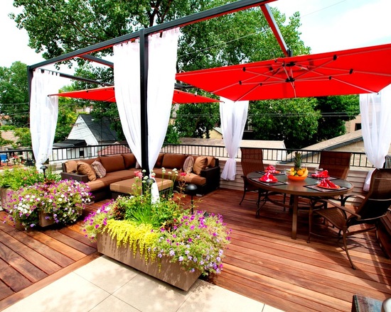 18 Outdoor Umbrella Ideas for Backyard Patios and Dec