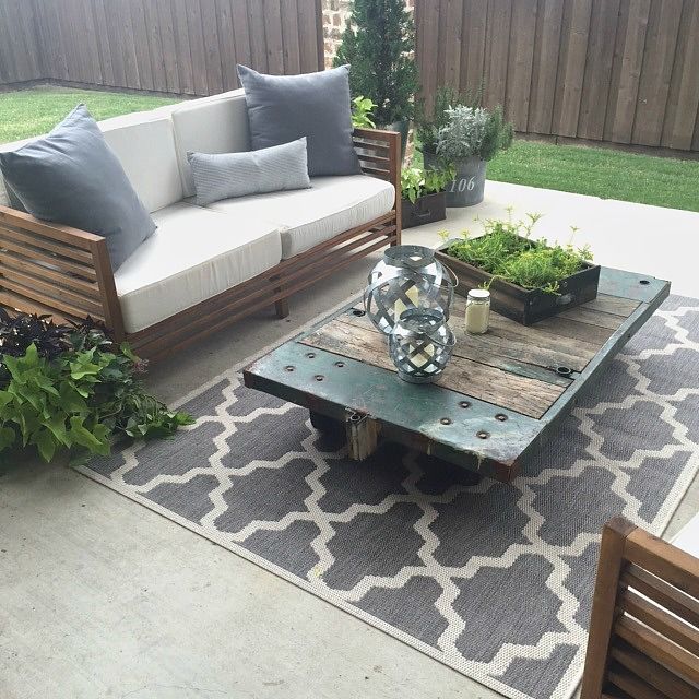 What a stunning outdoor patio with Rugs USA's Aperto Outdoor .