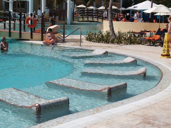 Tiled lounge chairs in the pool!! - Picture of Now Jade Riviera .