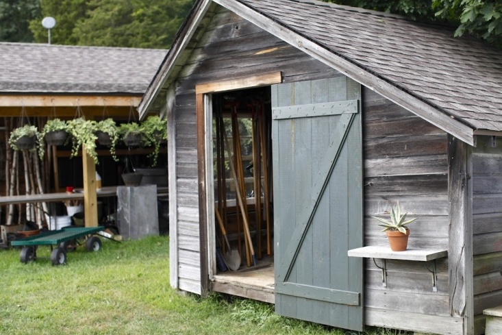 10 Ideas to Organize the Perfect Potting Shed - Gardenis