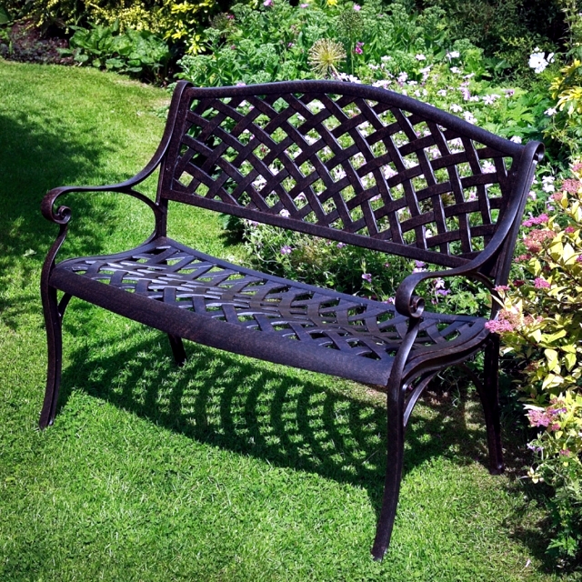 21 wrought iron garden furniture – Highlights the graceful air .